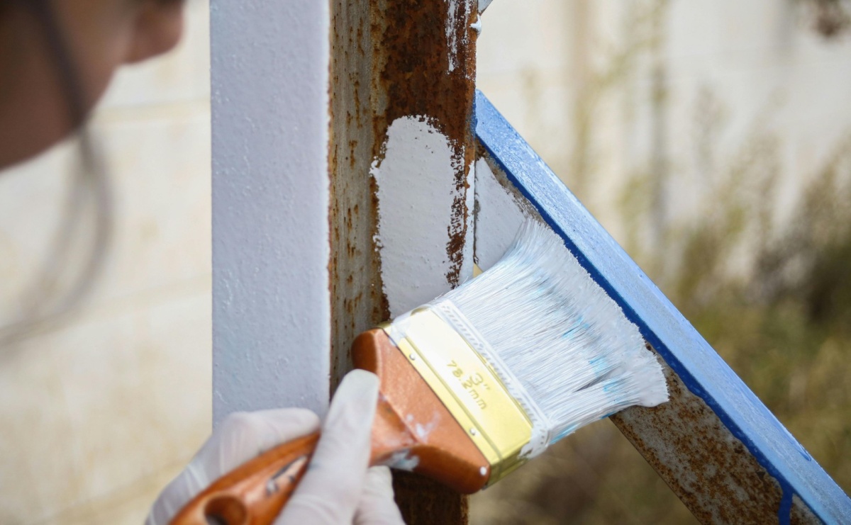 Farba do metalu – jak zabezpieczyć stal przed rdzą i korozją na lata? - Serwis informacyjny z Raciborza - naszraciborz.pl