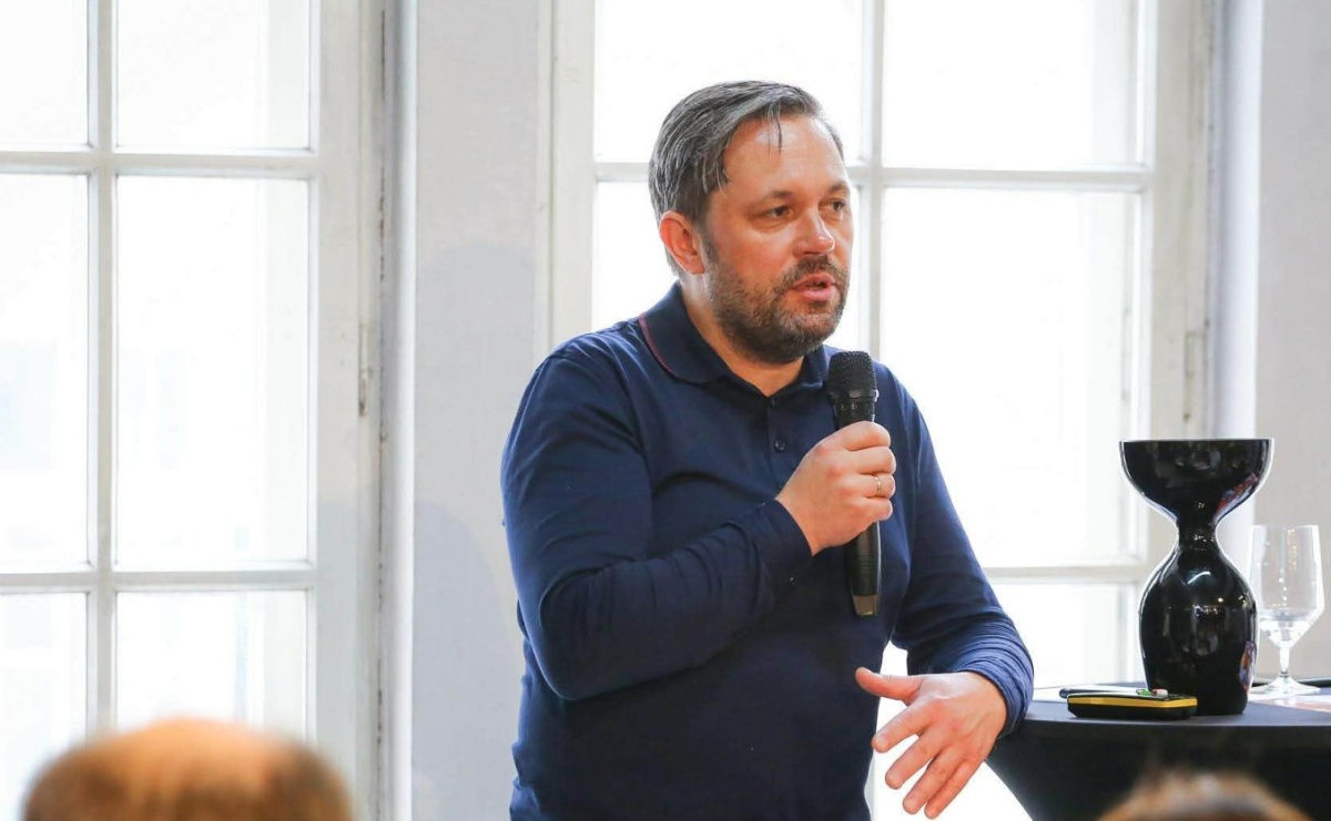 Od Rzymu do Raciborza. Jeden z najbardziej cenionych krytyków winiarskich odwiedzi zamek - Serwis informacyjny z Raciborza - naszraciborz.pl