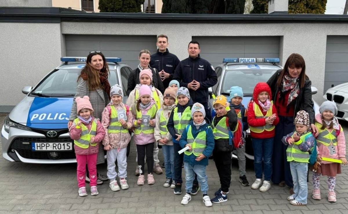 Przedszkolaki z Owsiszcz z wizytą w komisariacie w Krzyżanowicach - Serwis informacyjny z Raciborza - naszraciborz.pl