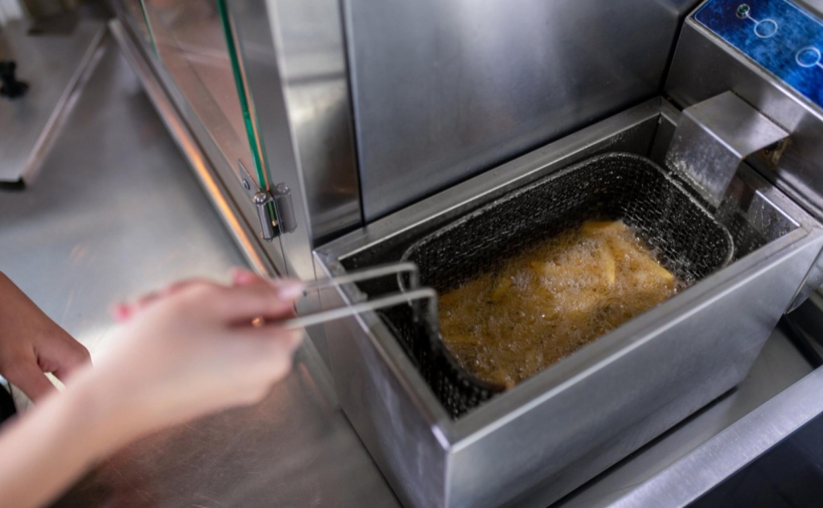 Co zrobić z olejem po frytkach? Olejomaty jako przyszłość ekologii w kuchni - Serwis informacyjny z Raciborza - naszraciborz.pl