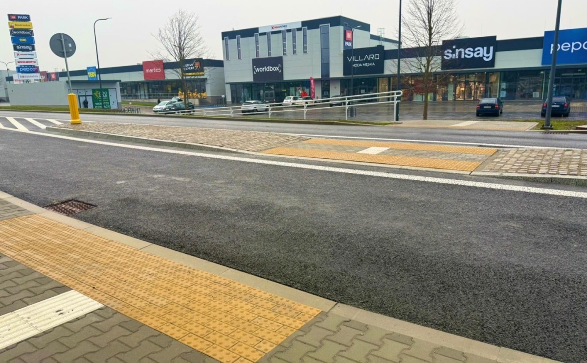 Na ul. Opawskiej pojawiło się nowe przejście sugerowane. Ważna informacja dla pieszych - Serwis informacyjny z Raciborza - naszraciborz.pl