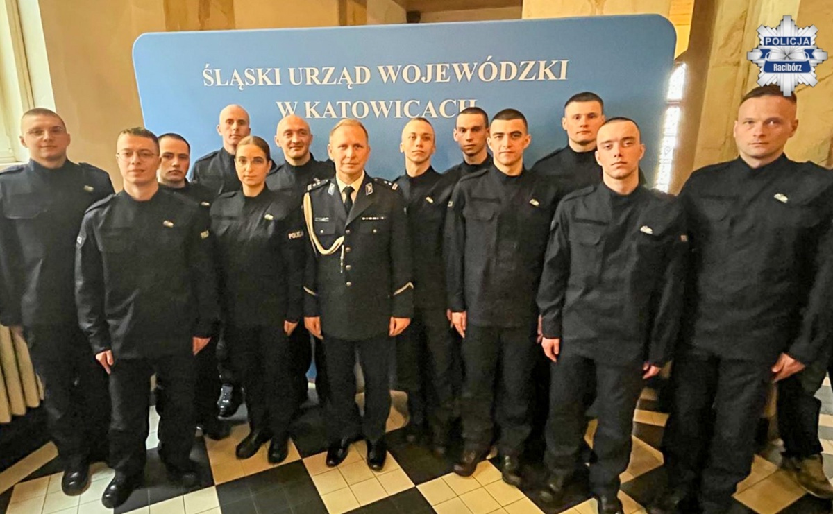 Ślubowanie nowo przyjętych policjantów w Śląskim Urzędzie Wojewódzkim - Serwis informacyjny z Raciborza - naszraciborz.pl