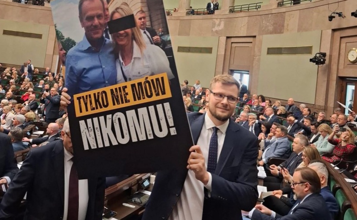 Wykluczenia w Sejmie po incydencie z transparentami - Serwis informacyjny z Raciborza - naszraciborz.pl
