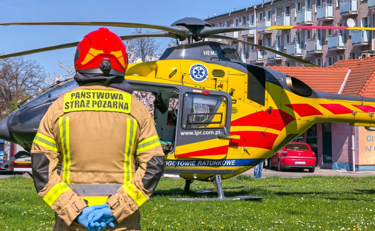 Akcja ratunkowa w centrum Raciborza. Dwie osoby poparzone, lądował śmigłowiec LPR [FOTO i WIDEO] - Serwis informacyjny z Raciborza - naszraciborz.pl
