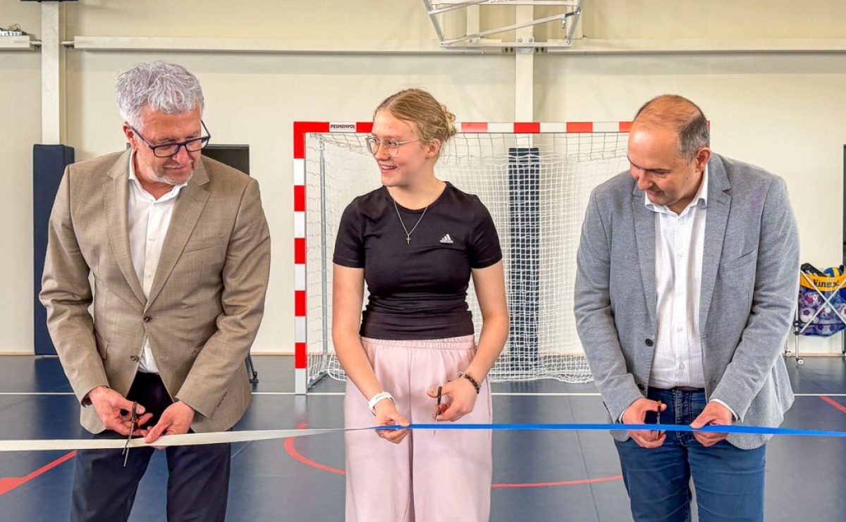 Nowa hala sportowa przy ZSP nr 4 w Raciborzu-Studziennej oddana do użytku - Serwis informacyjny z Raciborza - naszraciborz.pl