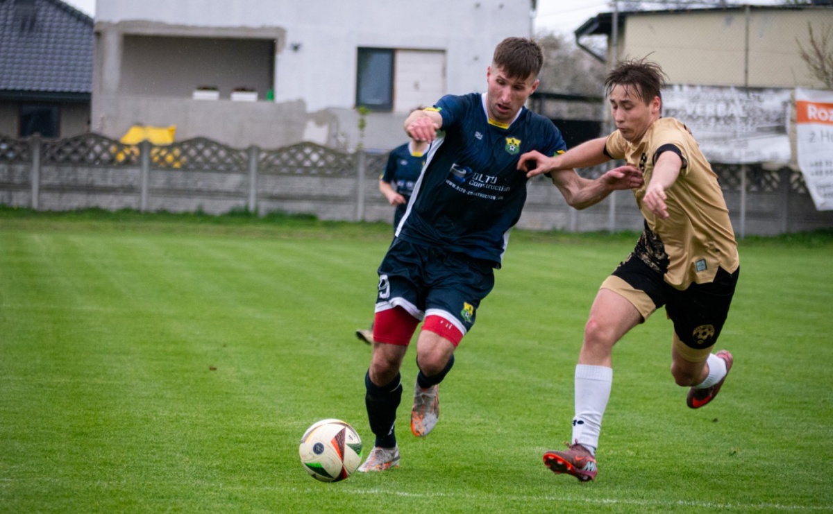 A klasa: Cztery do zera, outsider pokonuje lidera [FOTO] - Serwis informacyjny z Raciborza - naszraciborz.pl