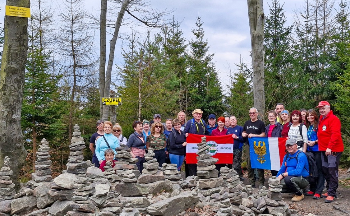 Dwa szczyty do Korony Gór Polski zdobyte przez turystów z Raciborza - Serwis informacyjny z Raciborza - naszraciborz.pl