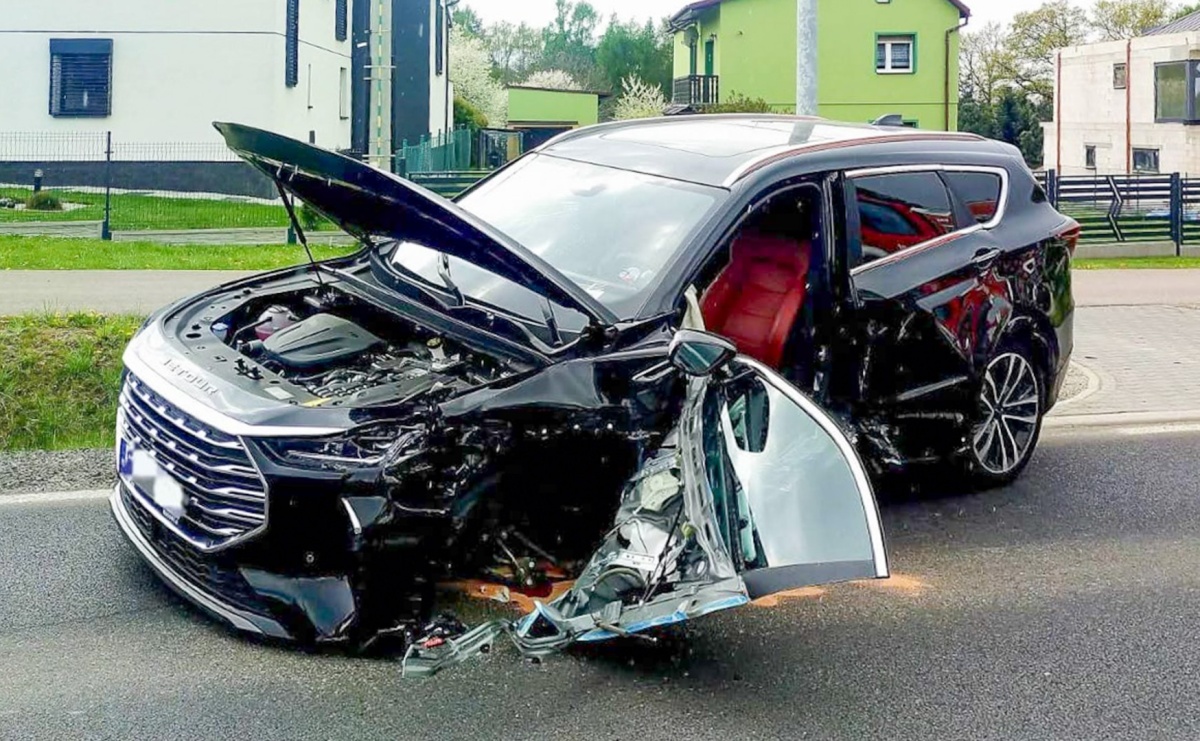 Wypadek w Kornowacu. Droga zablokowana, ranny przetransportowany śmigłowcem LPR - Serwis informacyjny z Raciborza - naszraciborz.pl