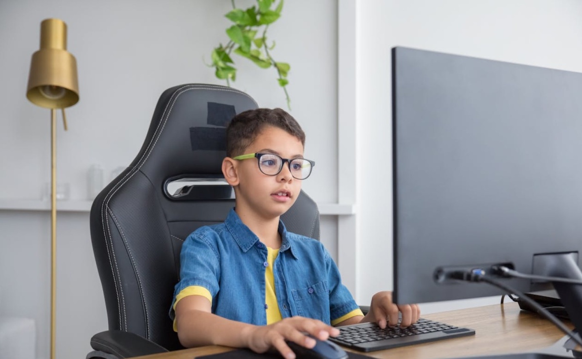 Jak wybrać fotel biurowy dla dziecka? - Serwis informacyjny z Raciborza - naszraciborz.pl