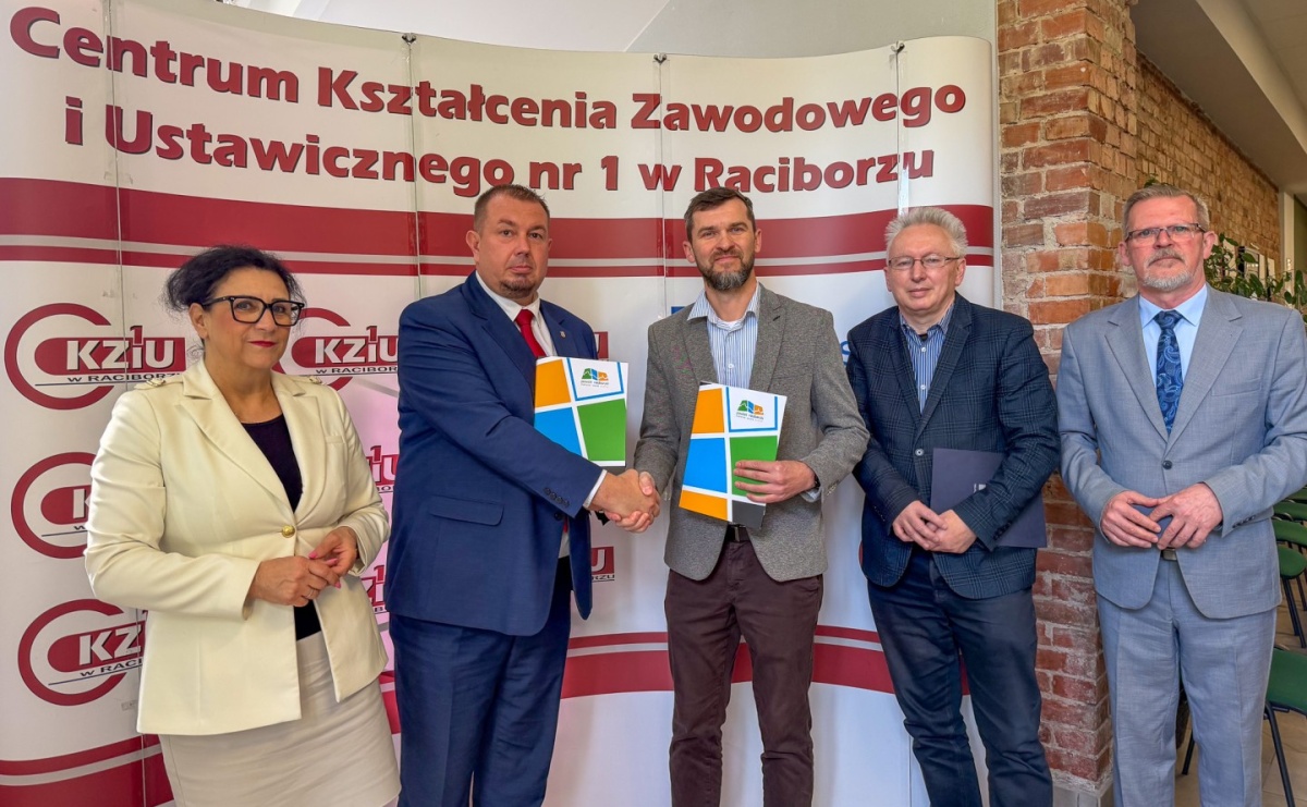 Termomodernizacja CKZiU nr 1 w Raciborzu. Podpisano umowę z wykonawcą inwestycji - Serwis informacyjny z Raciborza - naszraciborz.pl