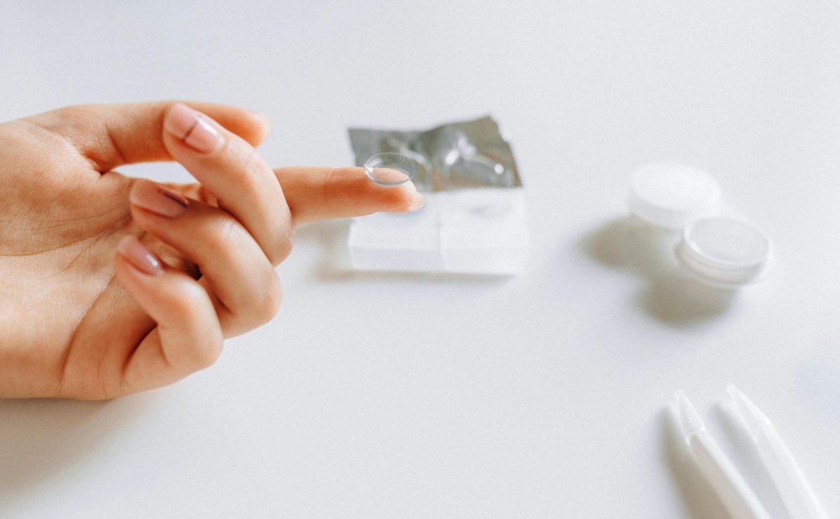 Soczewki kontaktowe – dlaczego coraz więcej osób je wybiera? - Serwis informacyjny z Raciborza - naszraciborz.pl