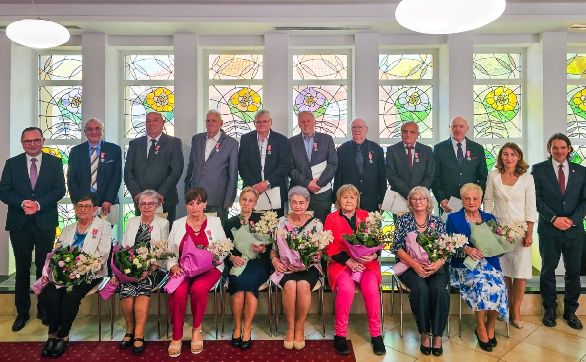 Medale za długoletnie pożycie małżeńskie wręczone w Raciborzu - Serwis informacyjny z Raciborza - naszraciborz.pl