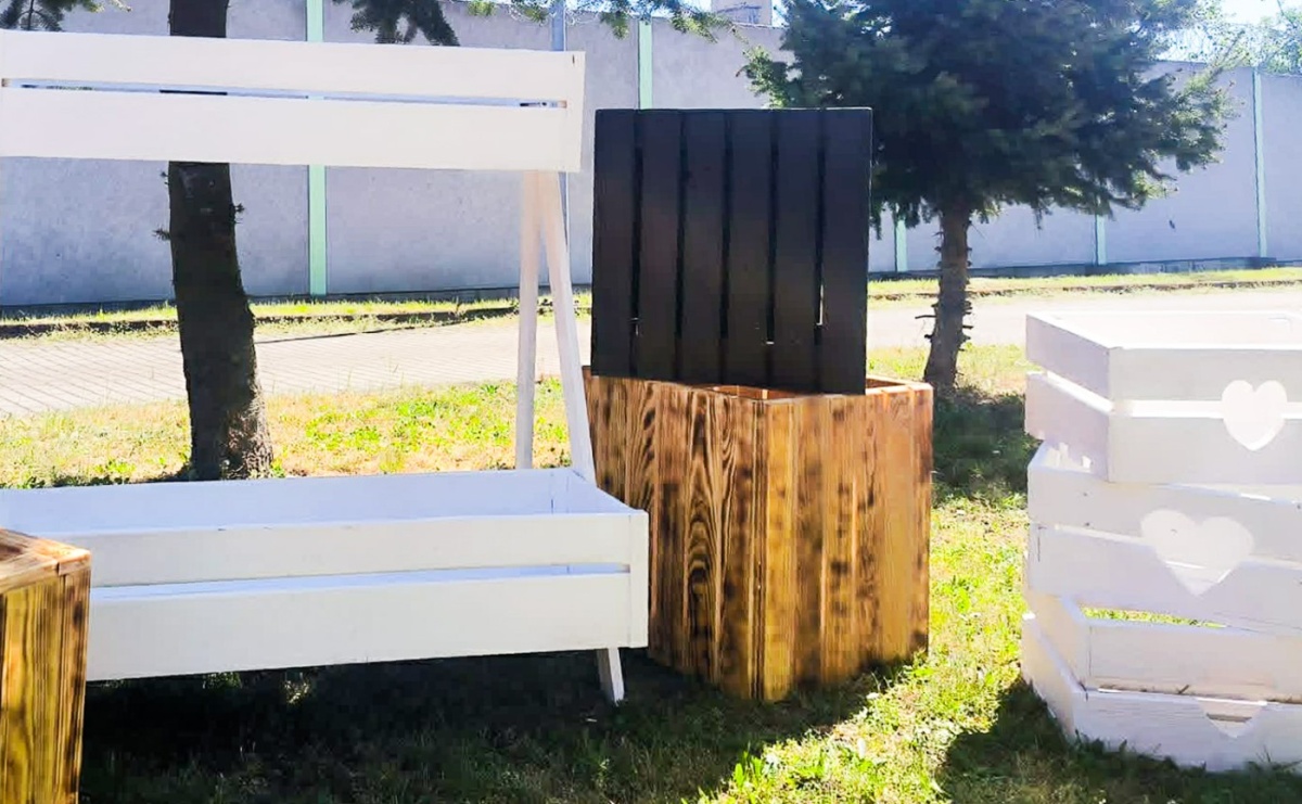 Drewniane skrzynki i donice z zakładu poprawczego trafiają na rynek. Inicjatywa łączy ekologię i resocjalizację - Serwis informacyjny z Raciborza - naszraciborz.pl