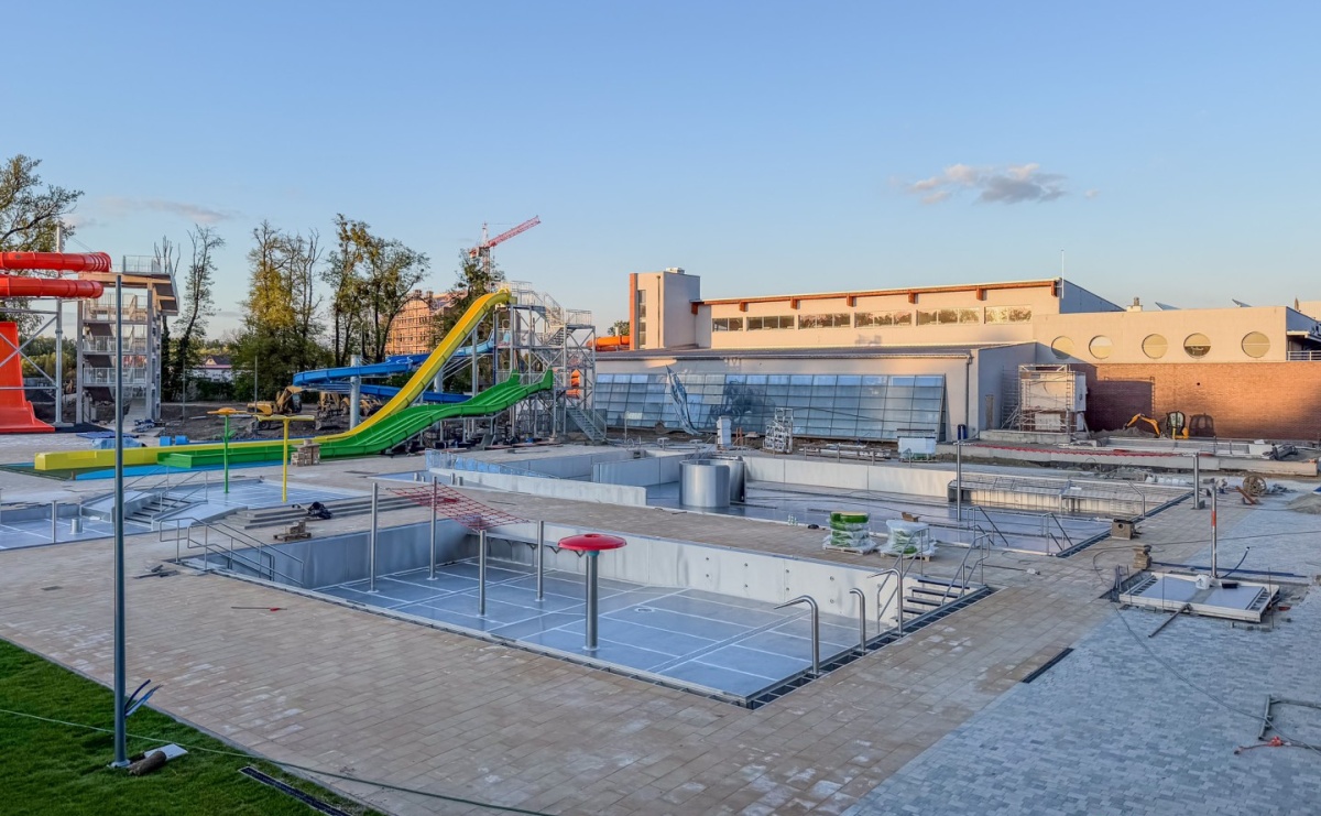 Tak wyglądają dziś nowe baseny na Ostrogu. Prezydent zapowiada otwarcie w czerwcu, opozycja wątpi [FOTO] - Serwis informacyjny z Raciborza - naszraciborz.pl