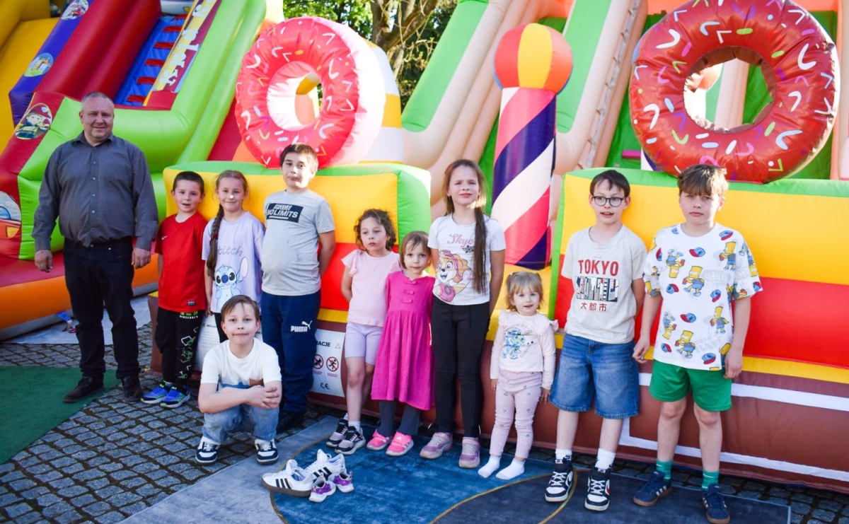 Ponad 200 dzieci na pikniku z okazji Dnia Flagi w Raciborzu - Serwis informacyjny z Raciborza - naszraciborz.pl