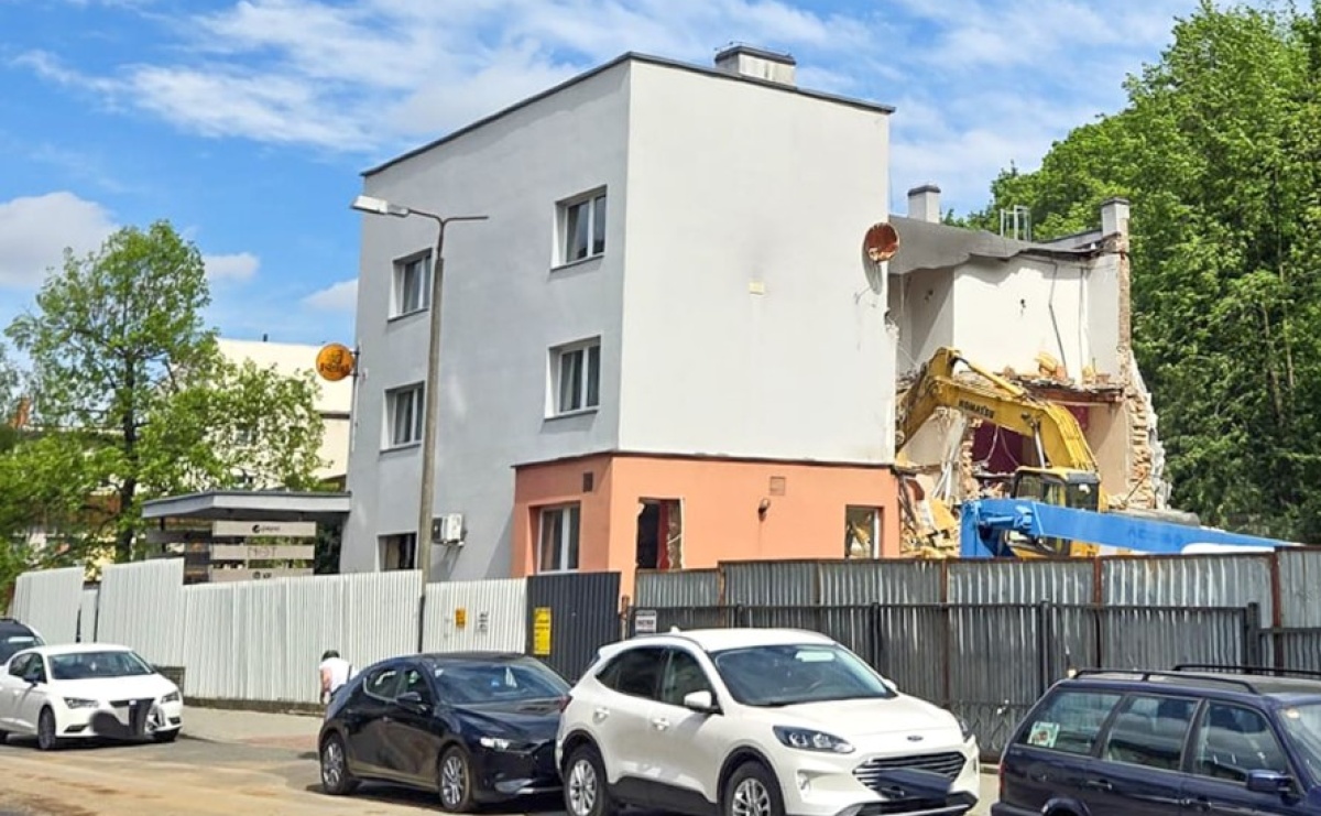 Ruszyła rozbiórka dawnego klubu NOT w Raciborzu. Powstanie budynek mieszkalny - Serwis informacyjny z Raciborza - naszraciborz.pl