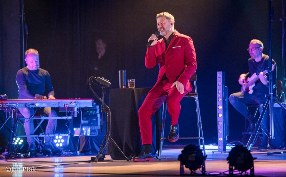 Andrzej Piaseczny ponownie wystąpił w Raciborzu. Kameralny koncert przyciągnął fanów artysty - Serwis informacyjny z Raciborza - naszraciborz.pl
