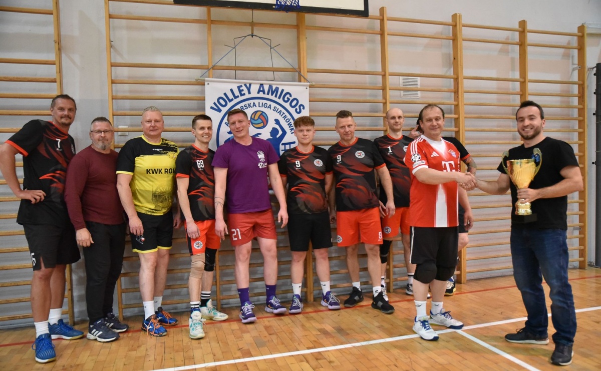 Omerta lepsza w sezonie, Pszów lepszy w finale. Wielkie emocje w ALS Volley Amigos 35 [FOTO] - Serwis informacyjny z Raciborza - naszraciborz.pl