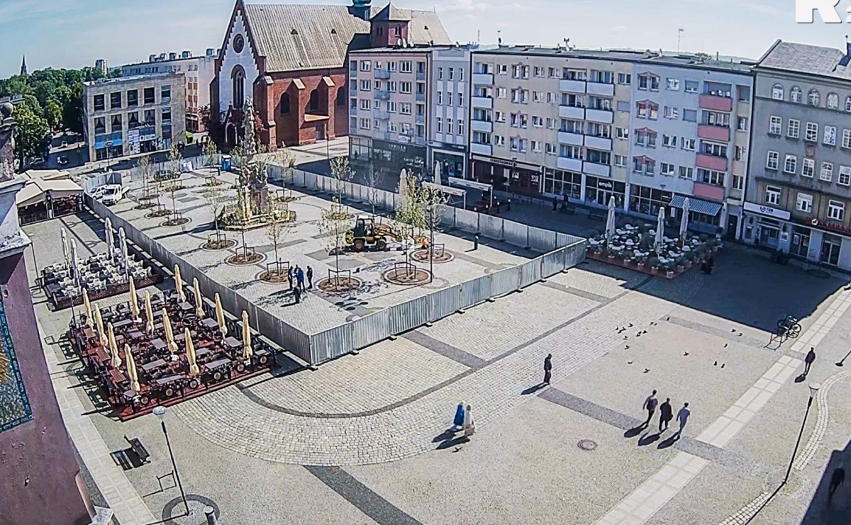 Ruszyły prace budowlane przy kolumnie maryjnej. Legenda mówi, że zwiastuje to powódź - Serwis informacyjny z Raciborza - naszraciborz.pl