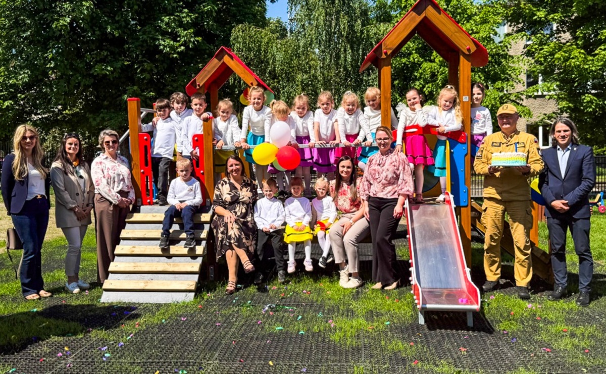 Nowy plac zabaw otwarty przy Przedszkolu nr 15 w Raciborzu - Serwis informacyjny z Raciborza - naszraciborz.pl