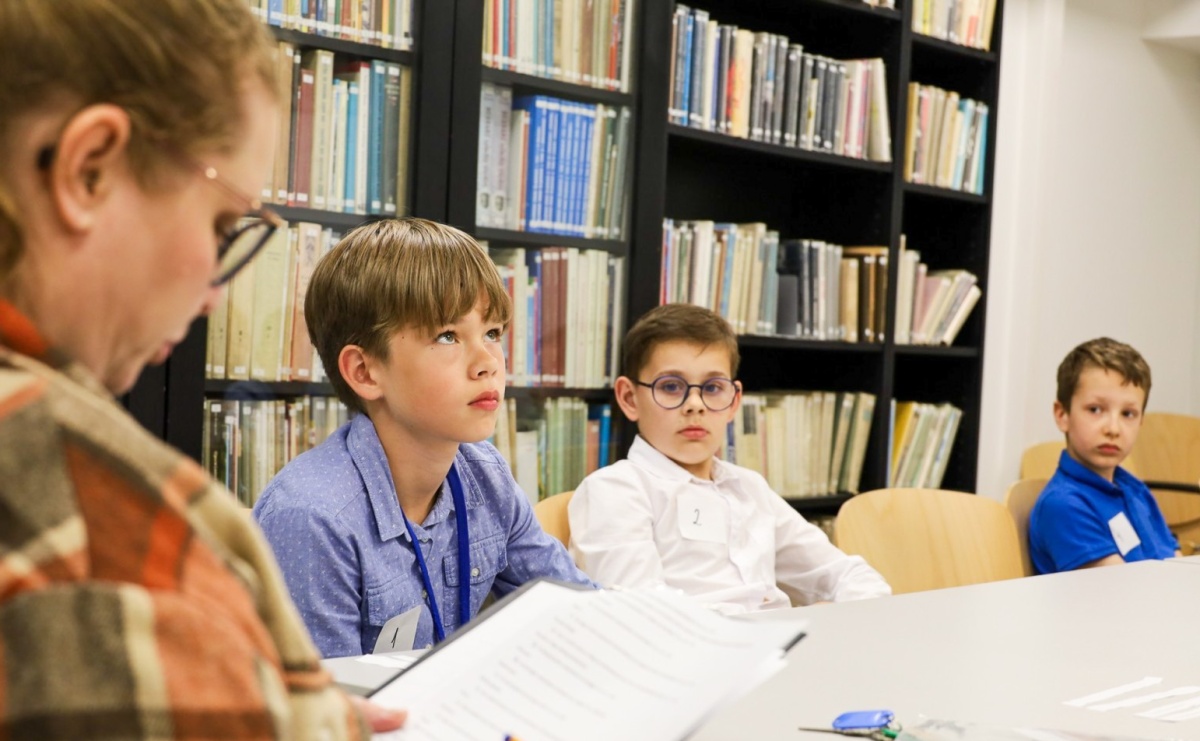 Czerwone krzesło – konkurs wiedzy w bibliotece rozstrzygnięty - Serwis informacyjny z Raciborza - naszraciborz.pl