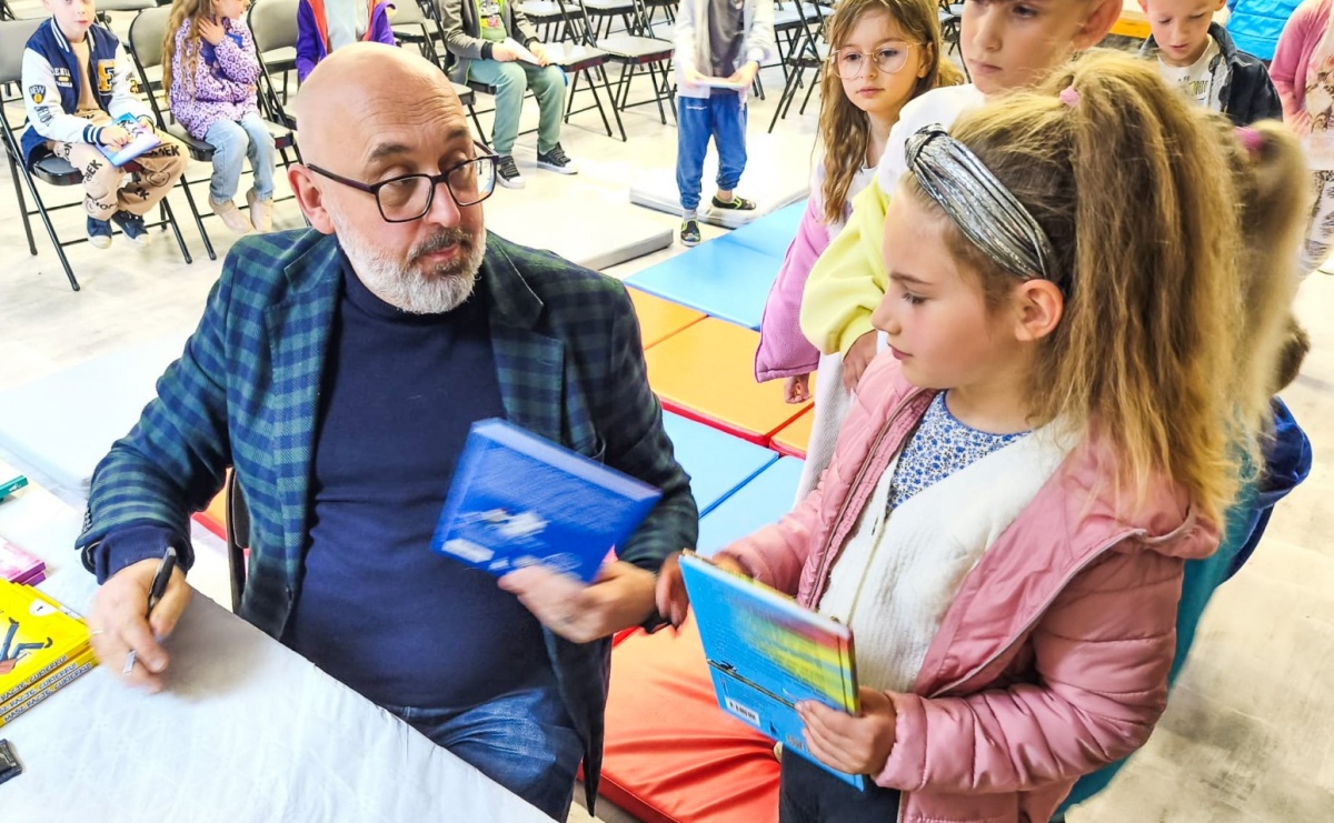 Spotkanie autorskie z Waldemarem Cichoniem w Szkole Podstawowej w Nędzy - Serwis informacyjny z Raciborza - naszraciborz.pl