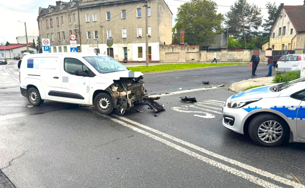 Zderzenie na skrzyżowaniu Rudzkiej i Książęcej. Policja apeluje o ostrożność - Serwis informacyjny z Raciborza - naszraciborz.pl