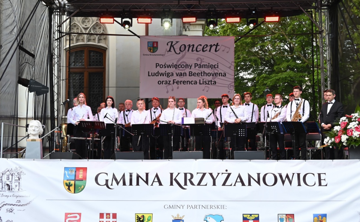 Pamięci Beethovena i Liszta. Międzynarodowe muzyczne spotkanie przy pałacu Lichnowskich w Krzyżanowicach - Serwis informacyjny z Raciborza - naszraciborz.pl