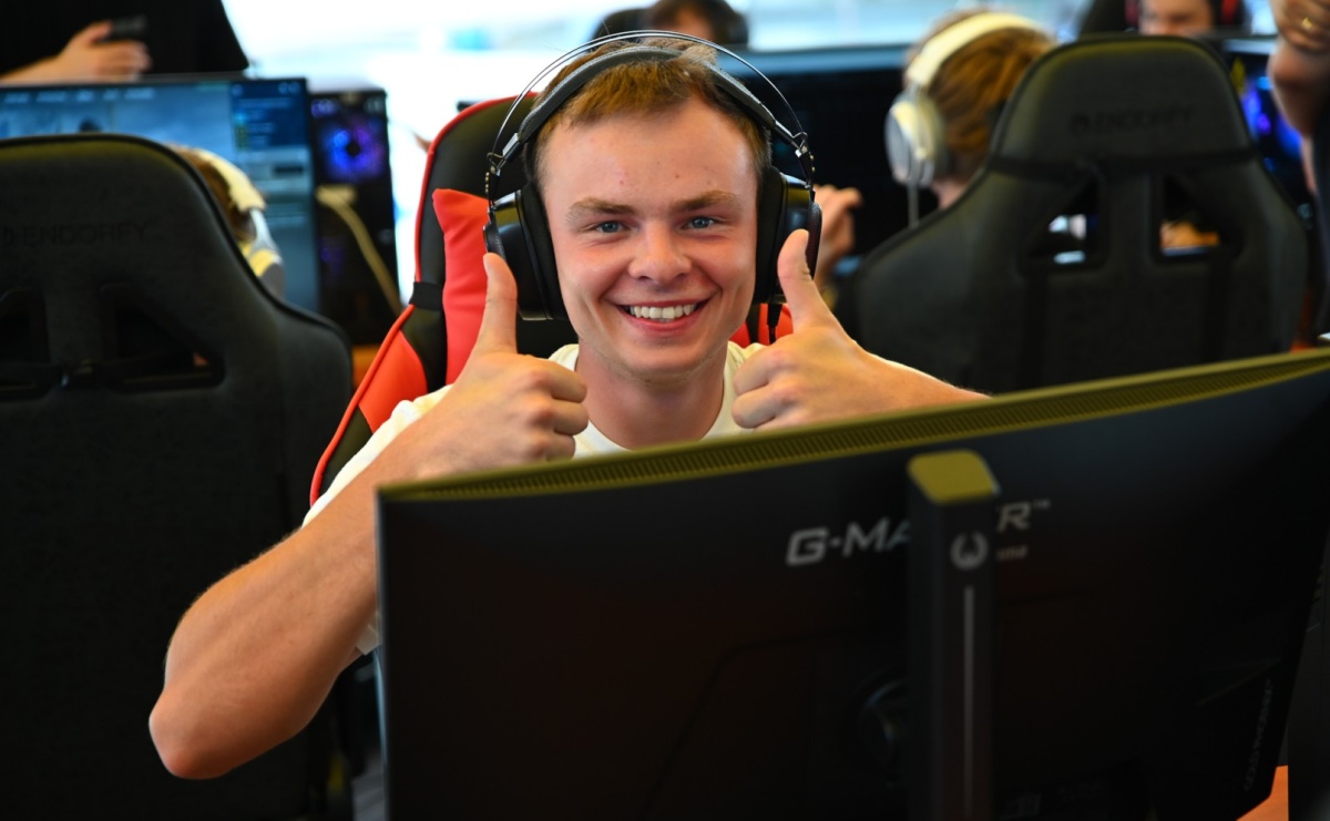 Zamek Piastowski zamienił się w centrum gamingu. Kilkanaście tysięcy osób na VII Raciborskim Festiwalu Gamingowym - Serwis informacyjny z Raciborza - naszraciborz.pl