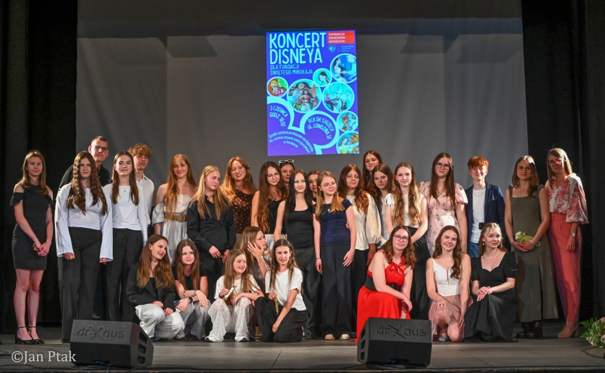 Koncert piosenek Disneya w Raciborzu. Wydarzenie charytatywne na rzecz Fundacji Świętego Mikołaja - Serwis informacyjny z Raciborza - naszraciborz.pl