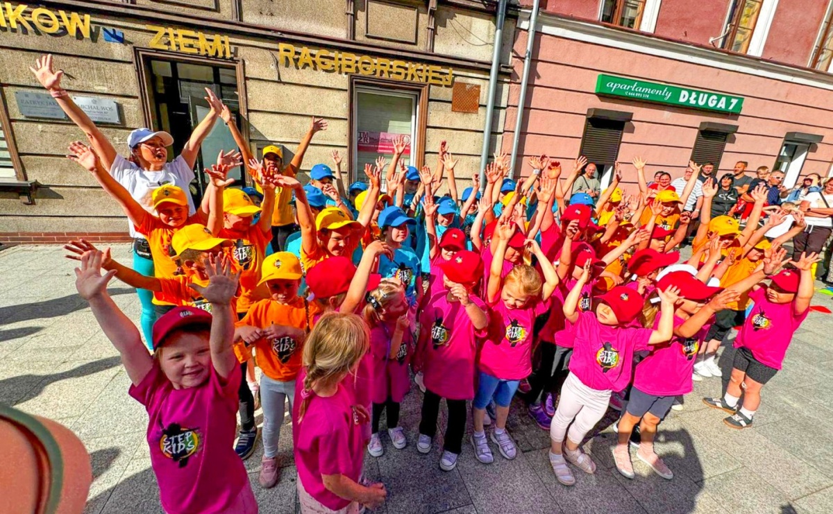 Mali tancerze, wielkie emocje! Zumba Kids Kidsiaki z Be Fit Fitness Room zachwyciły publiczność podczas Dnia Dziecka na Długiej - Serwis informacyjny z Raciborza - naszraciborz.pl