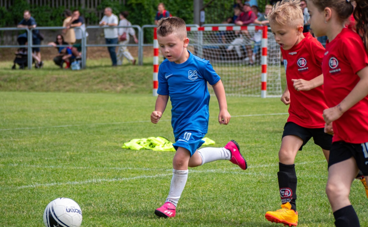 Rywalizacja najmłodszych na finał InPost Cup w Nędzy [FOTO] - Serwis informacyjny z Raciborza - naszraciborz.pl