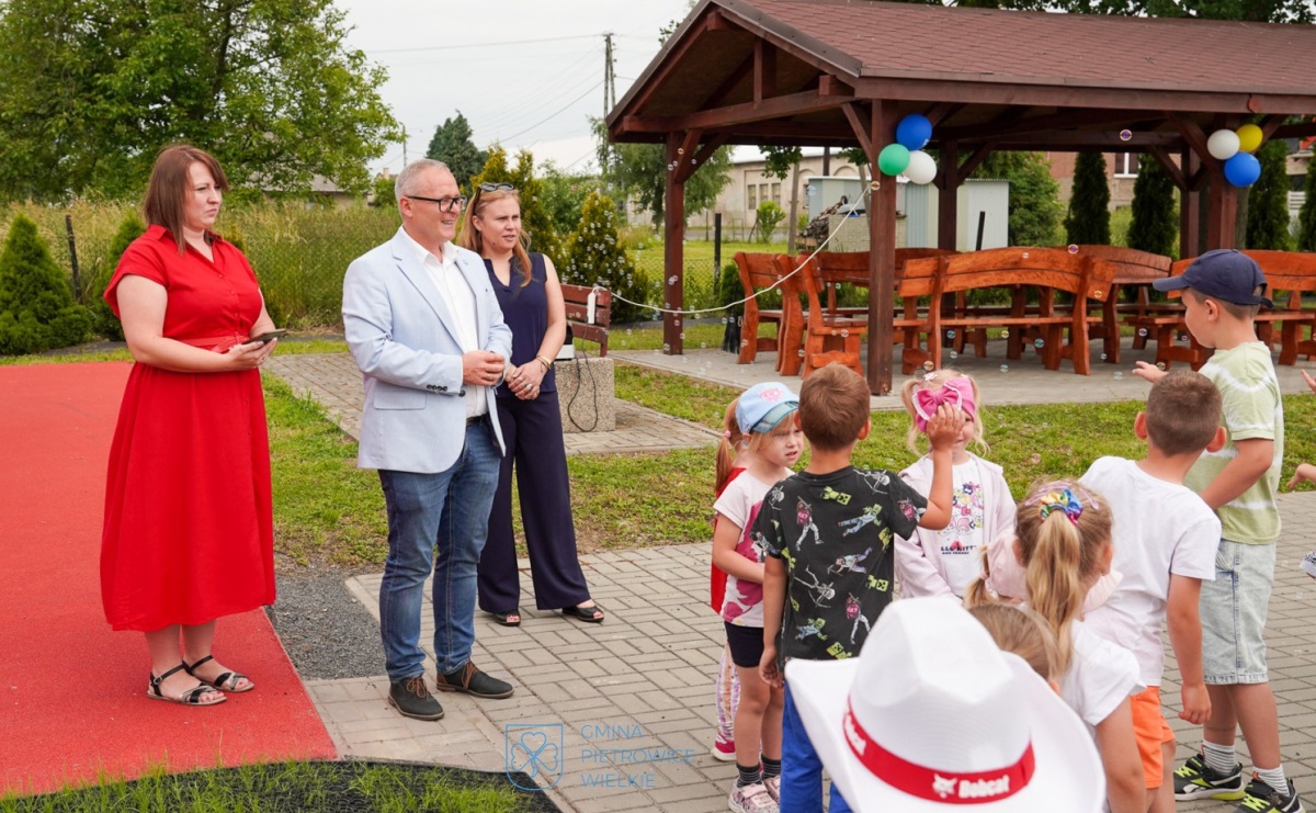 W Amandowie oddano do użytku nowy plac zabaw - Serwis informacyjny z Raciborza - naszraciborz.pl