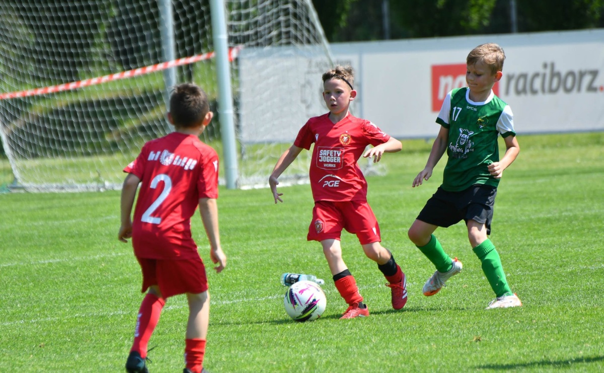 Młody Widzew bezkonkurencyjny w Raciborzu. Zwyciężył w międzynarodowym V4Cup [FOTO] - Serwis informacyjny z Raciborza - naszraciborz.pl