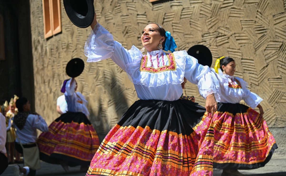 Międzynarodowy folklor w Raciborzu. Zespoły z Kolumbii, Czech i Polski wspólnie na festiwalu - Serwis informacyjny z Raciborza - naszraciborz.pl