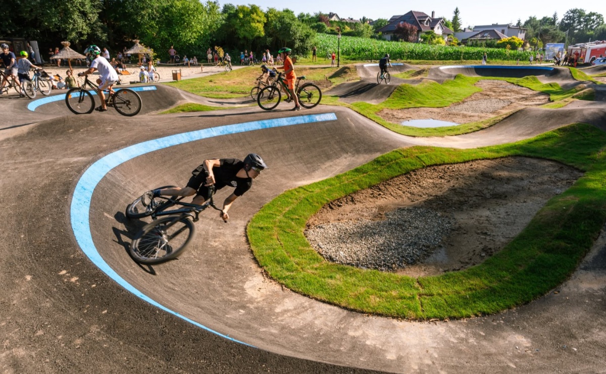 Ride the Flow! Oficjalnie otwarto nowy pumptrack w Kornicach [FOTO i WIDEO] - Serwis informacyjny z Raciborza - naszraciborz.pl