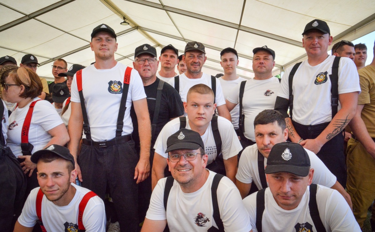 Emocjonująca rywalizacja w Samborowicach: Strażackie zmagania w pełnym słońcu i dominacja gospodarzy - Serwis informacyjny z Raciborza - naszraciborz.pl