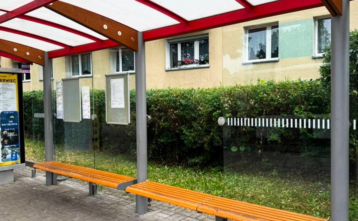 50-latek zatrzymany po uszkodzeniu wiaty przystanku autobusowego w Raciborzu - Serwis informacyjny z Raciborza - naszraciborz.pl