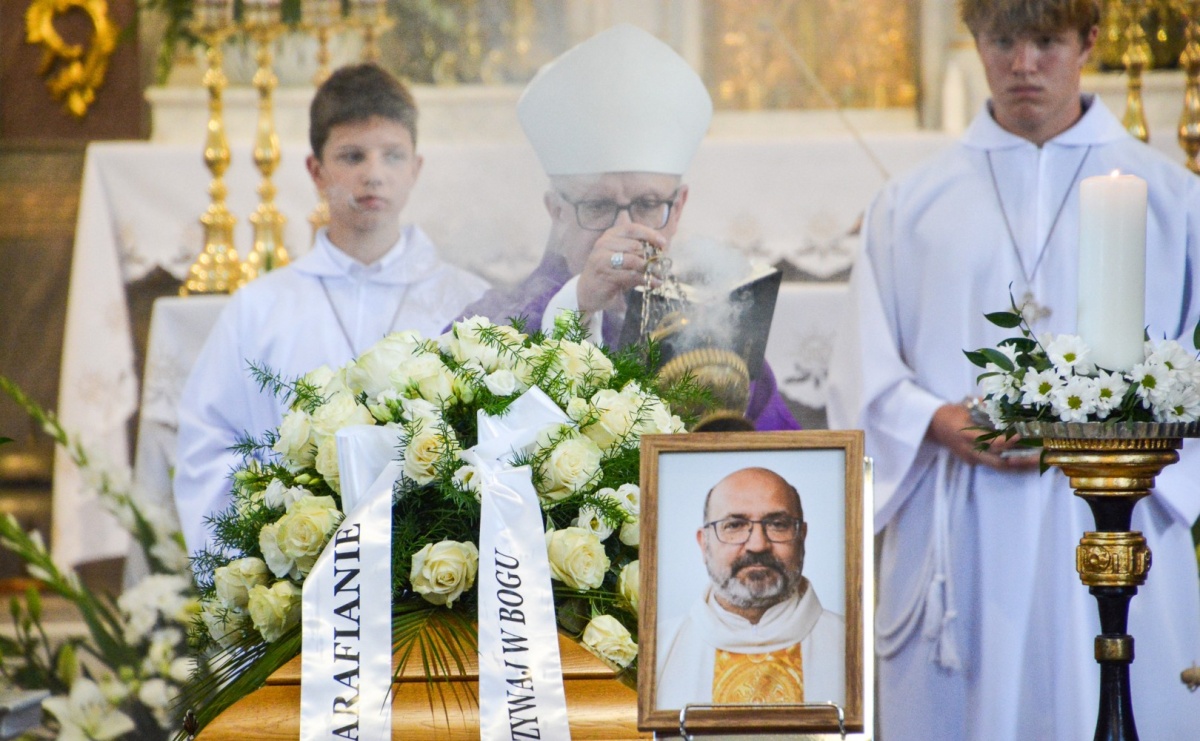 Krzanowice pożegnały ks. Marka Wcisło. Spełniło się jego marzenie – kościół był pełny - Serwis informacyjny z Raciborza - naszraciborz.pl
