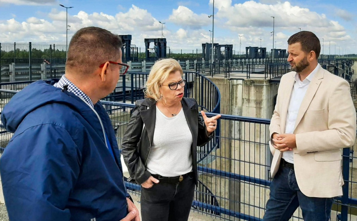 Minister i posłanka na zbiorniku Racibórz Dolny. Sprawdzili stan prac po powodzi - Serwis informacyjny z Raciborza - naszraciborz.pl