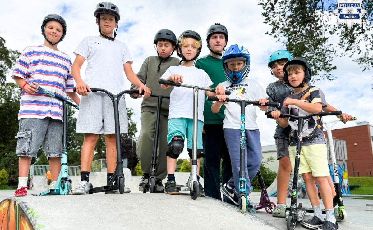 Bezpieczne wakacje na skateparku. Mundurowi spotkali się z uczestnikami Extreme City - Serwis informacyjny z Raciborza - naszraciborz.pl