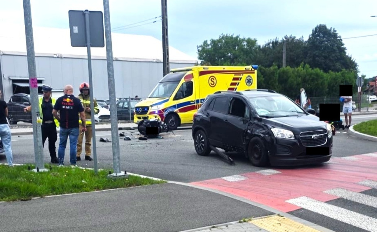 Wypadek na Rybnickiej. Motocyklista z urazem głowy przewieziony do szpitala - Serwis informacyjny z Raciborza - naszraciborz.pl