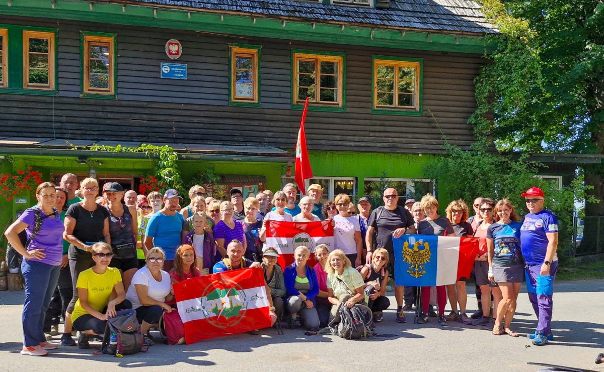Zdobyli Orlicę i Jagodną, wybierają się na Lubomir. 75 turystów z Raciborza na kolejnej wyprawie PTTK - Serwis informacyjny z Raciborza - naszraciborz.pl