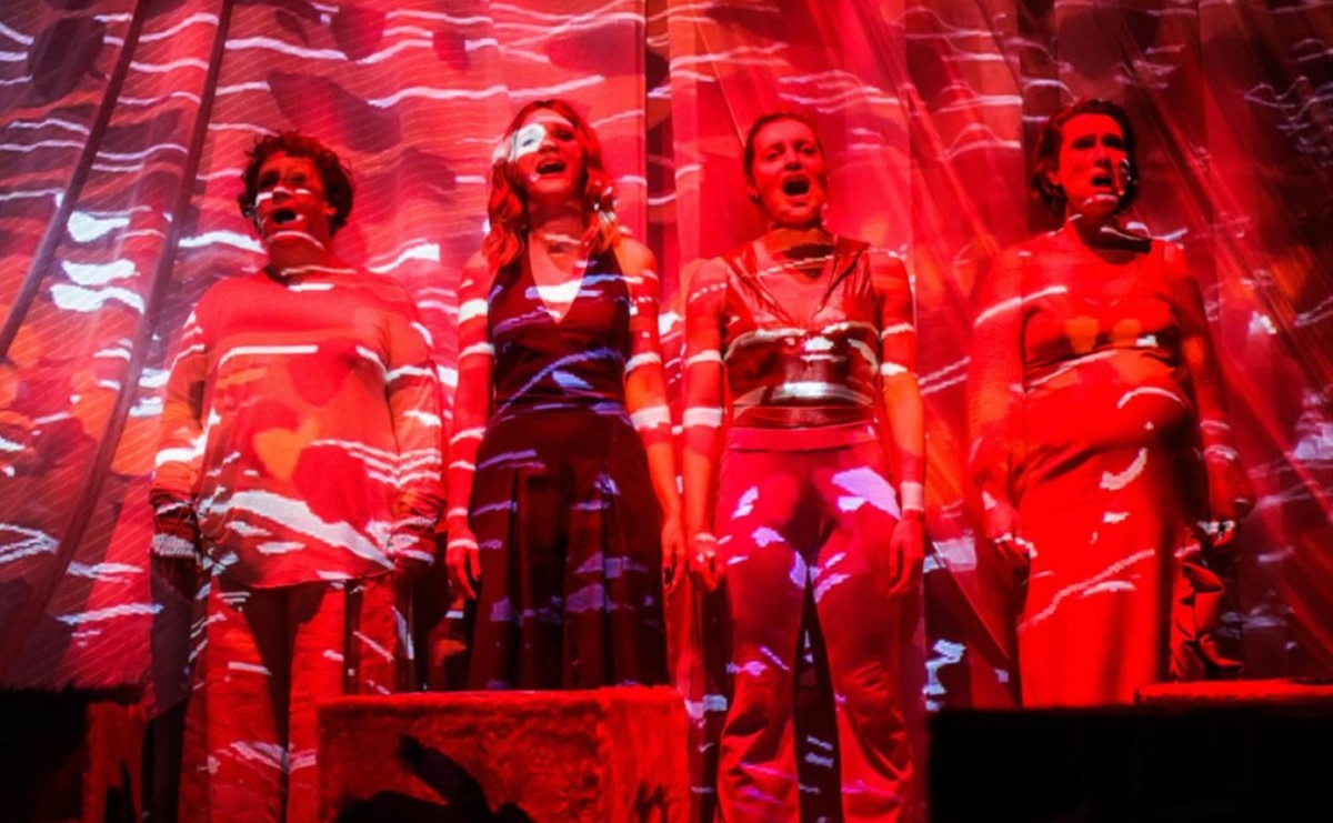 Matki śnieżne w Raciborzu. Poruszający spektakl Teatru Śląskiego w ramach programu Teatr Polska - Serwis informacyjny z Raciborza - naszraciborz.pl