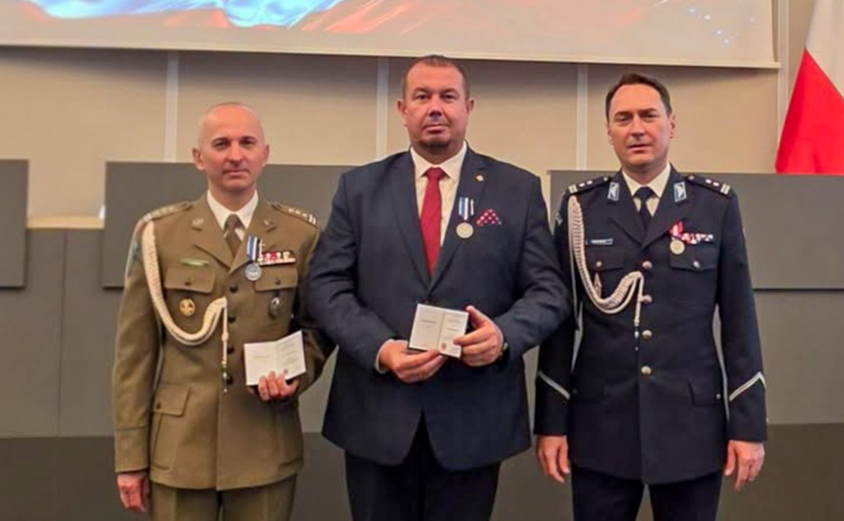 Święto Policji w Katowicach. Odznaki dla starosty i zastępcy komendanta - Serwis informacyjny z Raciborza - naszraciborz.pl