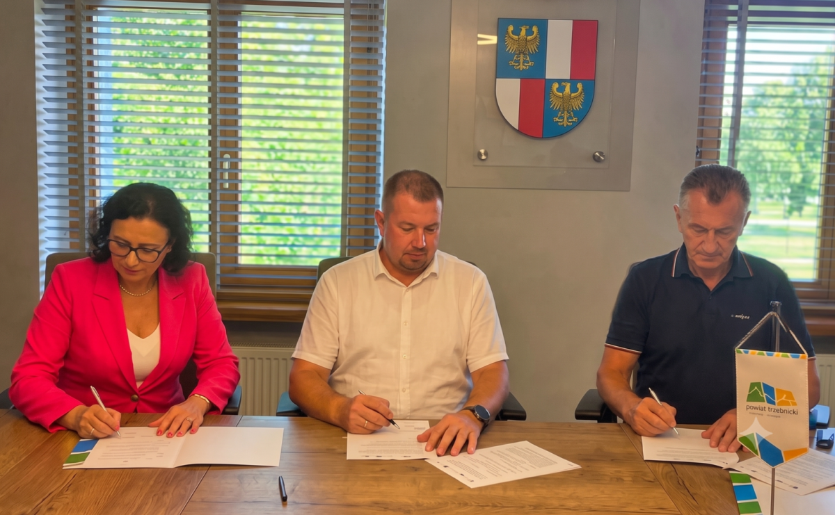 Powiat Raciborski montuje fotowoltaikę na szkołach i obiektach publicznych. Podpisano jedną z umów - Serwis informacyjny z Raciborza - naszraciborz.pl