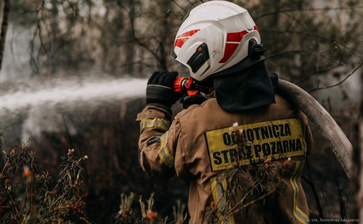 Strażacy interweniowali w Raciborzu i powiecie. Wyciek paliwa, pożar ścierniska i nietypowa akcja z kotem - Serwis informacyjny z Raciborza - naszraciborz.pl