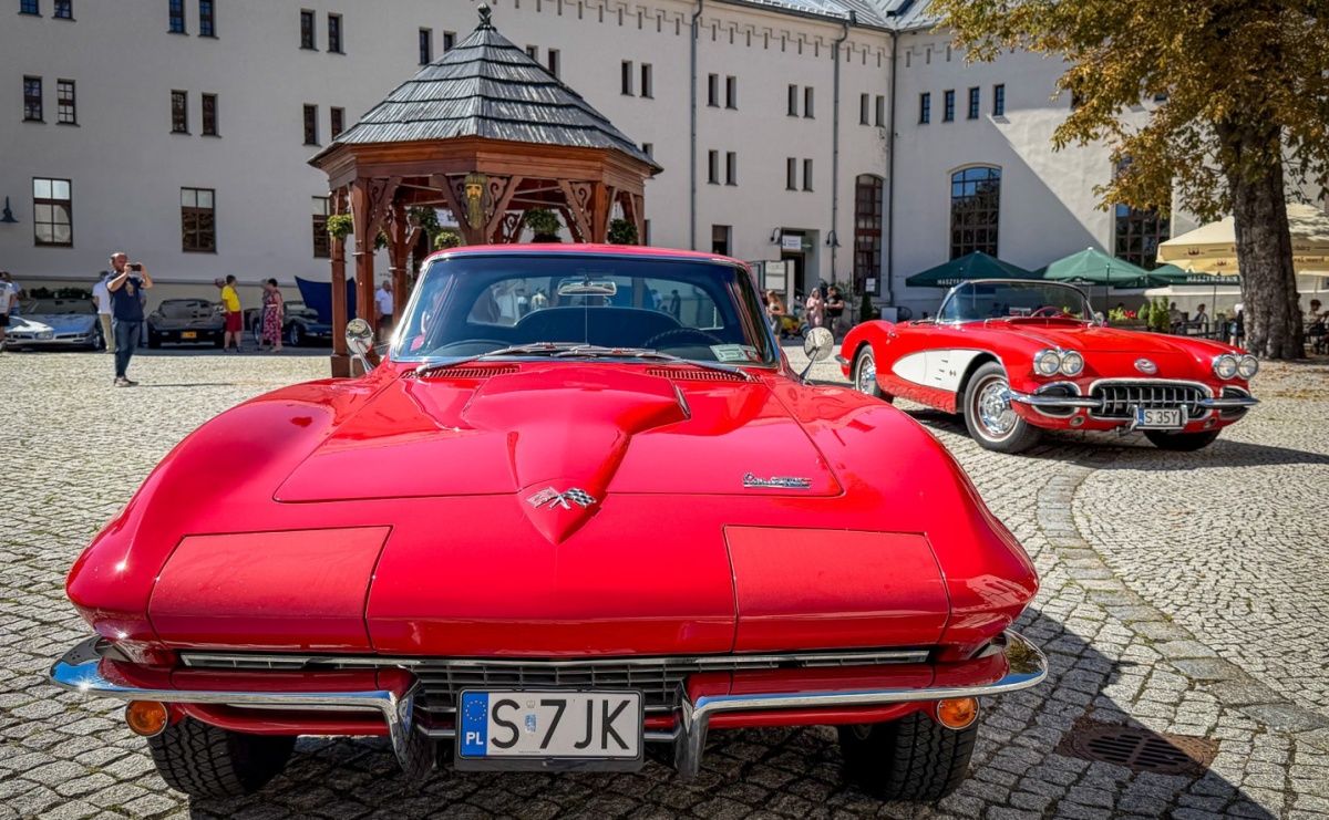 Corvette od C1 do C8 na Zamku Piastowskim. Amerykańskie legendy motoryzacji przyjechały do Raciborza - Serwis informacyjny z Raciborza - naszraciborz.pl