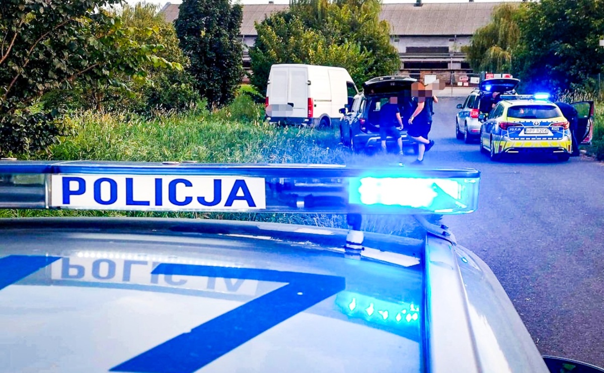 Skradzionym iveco uciekał przed policjantami. Kierowca porzucił auto i próbował uciec pieszo - Serwis informacyjny z Raciborza - naszraciborz.pl