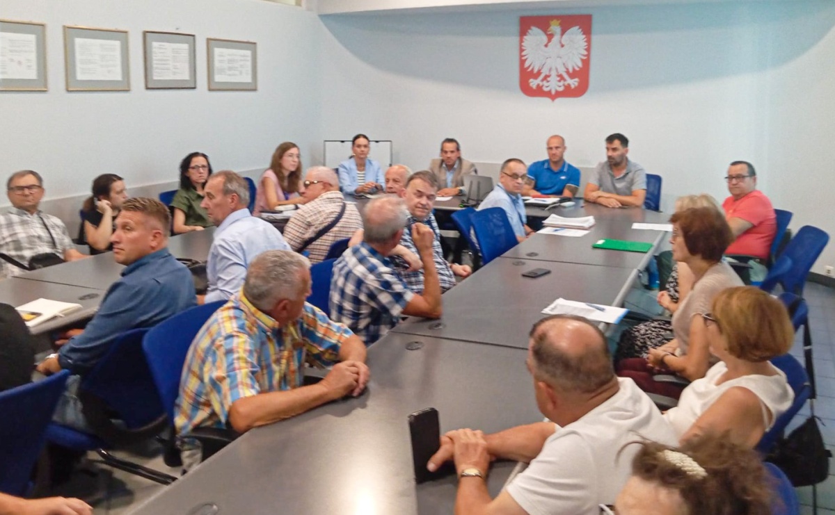 Ostróg czeka na rozwiązanie problemu podtopień. Po petycji było spotkanie, ale pozostało więcej pytań niż odpowiedzi - Serwis informacyjny z Raciborza - naszraciborz.pl